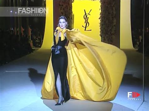 défilé yves saint laurent en 2002|YVES SAINT LAURENT Full Show Spring Summer 2002 Haute .